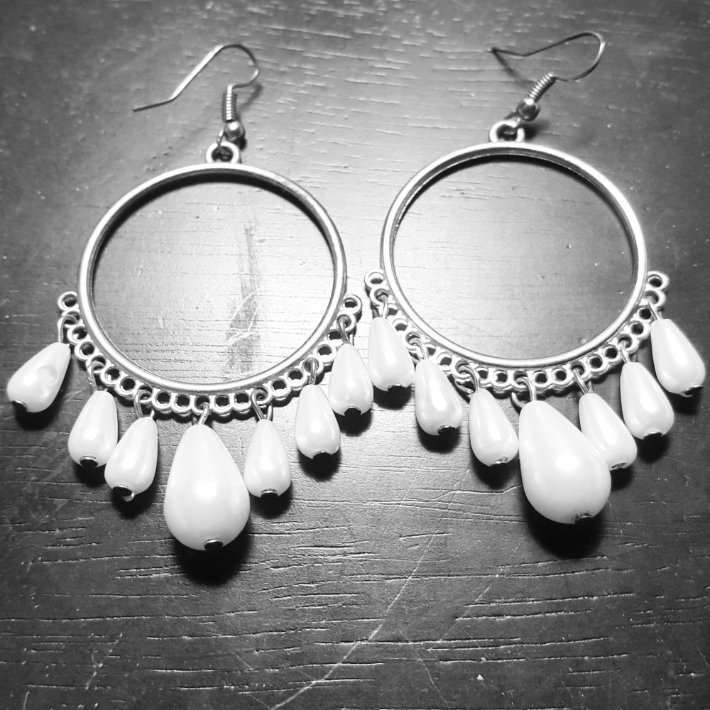 earrings b_w